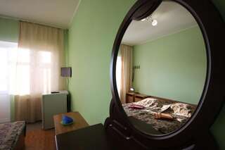 Отель Вологжанка2 Адлер Стандартный двухместный номер с 1 кроватью или 2 отдельными кроватями-4